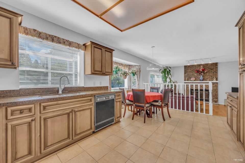 Photo 7 at 1921 155 Street, King George Corridor, South Surrey White Rock