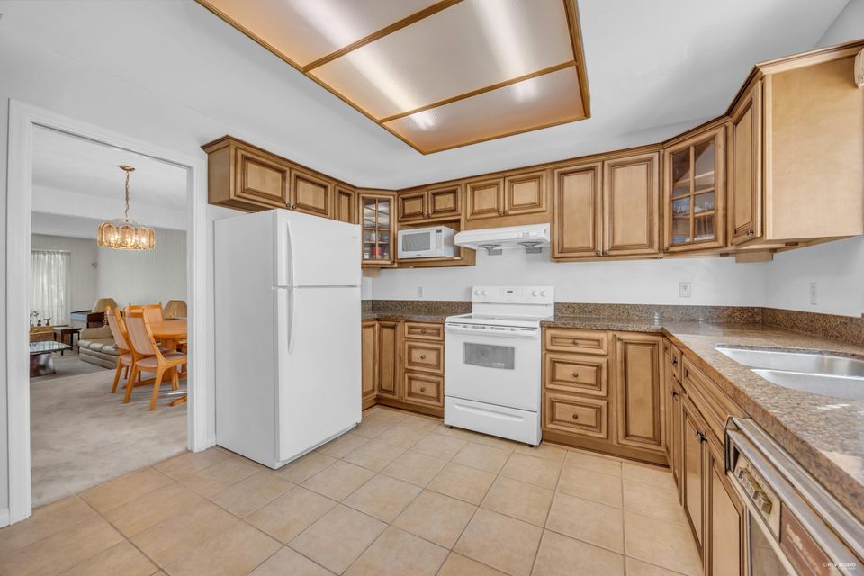 Photo 10 at 1921 155 Street, King George Corridor, South Surrey White Rock