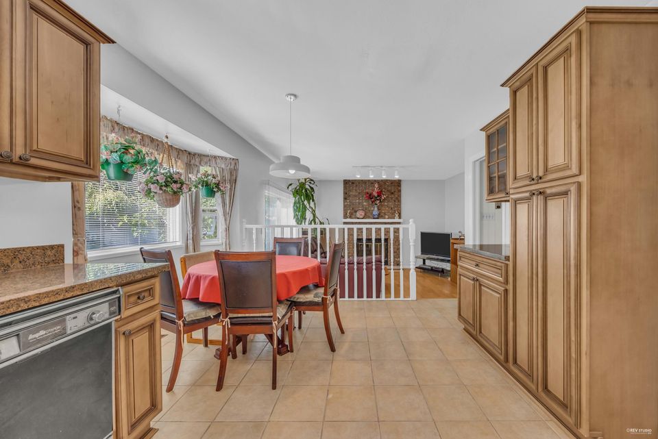 Photo 11 at 1921 155 Street, King George Corridor, South Surrey White Rock