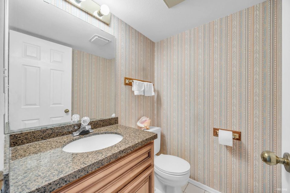 Photo 17 at 1921 155 Street, King George Corridor, South Surrey White Rock