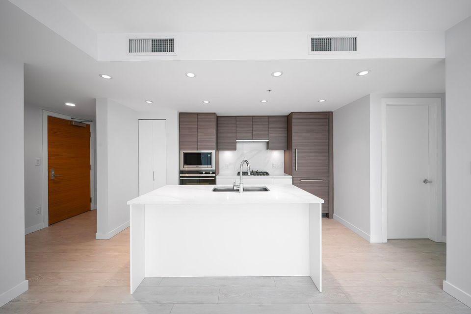 1007 - 6833 Buswell Street3