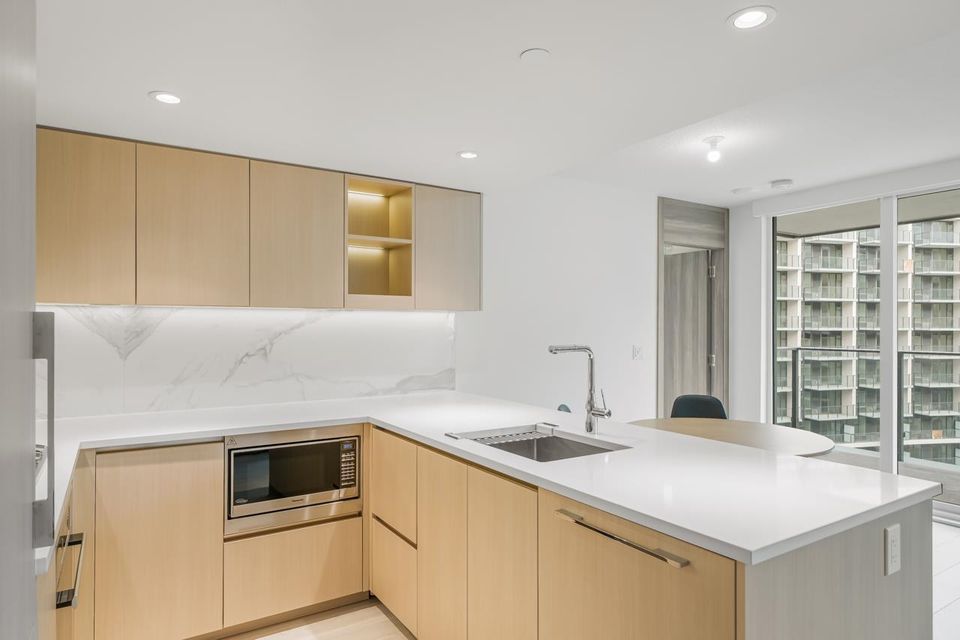 909 - 8555 Capstan Way3