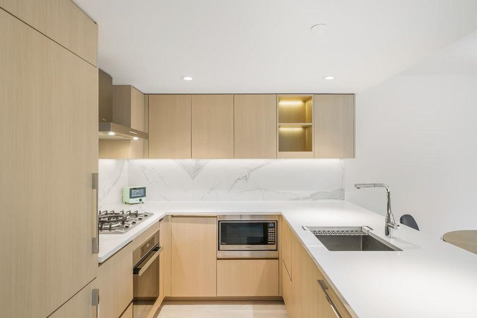 909 - 8555 Capstan Way4