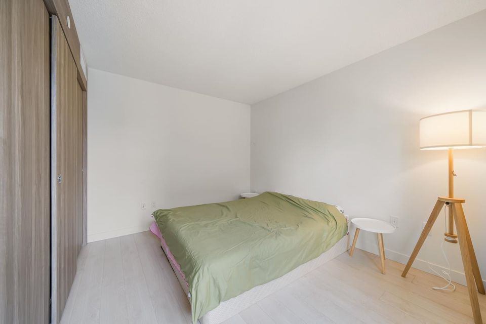 Photo 12 at 909 - 8555 Capstan Way, West Cambie, Richmond