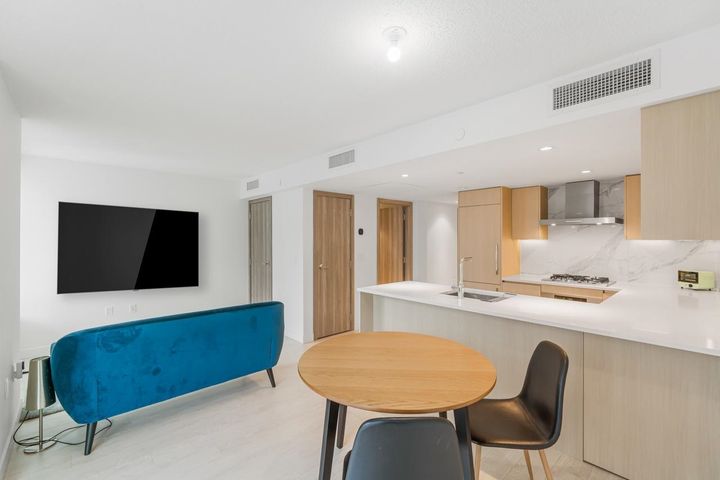 Photo 1 at 909 - 8555 Capstan Way, West Cambie, Richmond