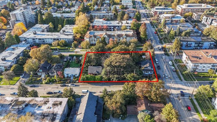 Photo 2 at 1011 Fifth Avenue, Uptown NW, New Westminster