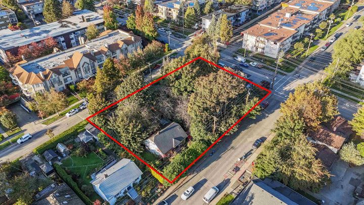 Photo 5 at 1011 Fifth Avenue, Uptown NW, New Westminster
