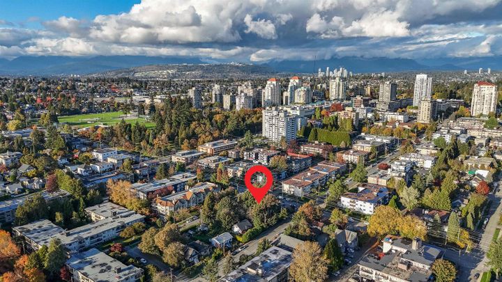Photo 9 at 1011 Fifth Avenue, Uptown NW, New Westminster