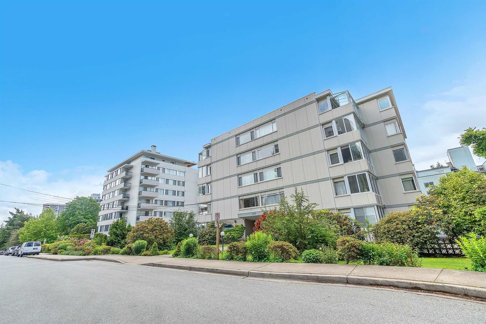 Photo 2 at 306 - 1750 Esquimalt Avenue, Ambleside, West Vancouver Photo 2 at 306 - 1750 Esquimalt Avenue, Ambleside, West Vancouver