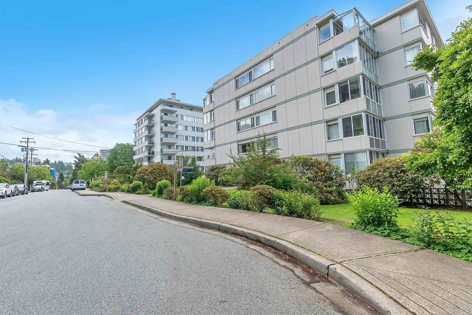 Photo 3 at 306 - 1750 Esquimalt Avenue, Ambleside, West Vancouver Photo 3 at 306 - 1750 Esquimalt Avenue, Ambleside, West Vancouver