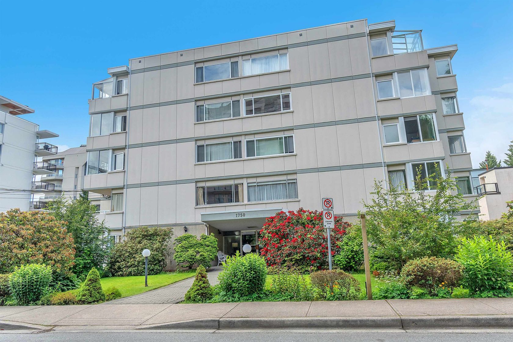 306 - 1750 Esquimalt Avenue, Ambleside, West Vancouver photo number 2 306 - 1750 Esquimalt Avenue, Ambleside, West Vancouver photo number 2