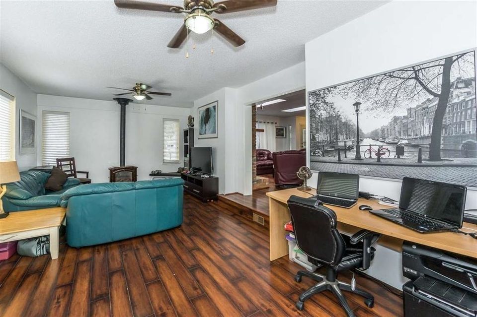 Photo 11 at 34740 3rd Avenue, Poplar, Abbotsford