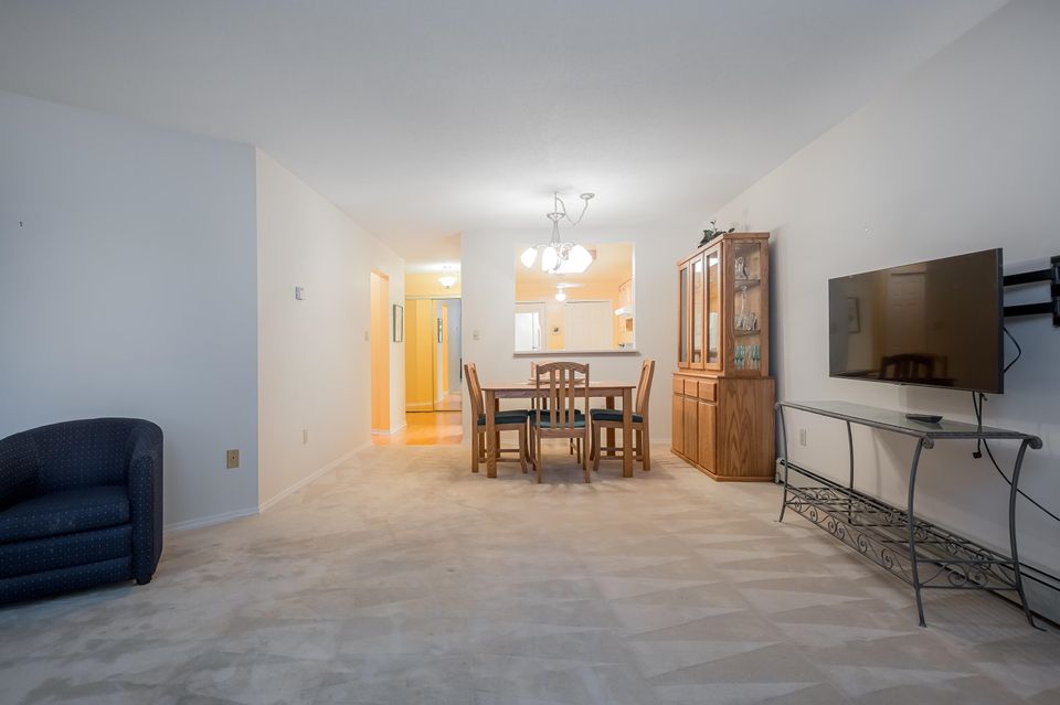 Photo 8 at 102 - 15300 17 Avenue, Sunnyside Park Surrey, South Surrey White Rock