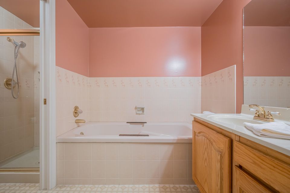 Photo 19 at 102 - 15300 17 Avenue, Sunnyside Park Surrey, South Surrey White Rock