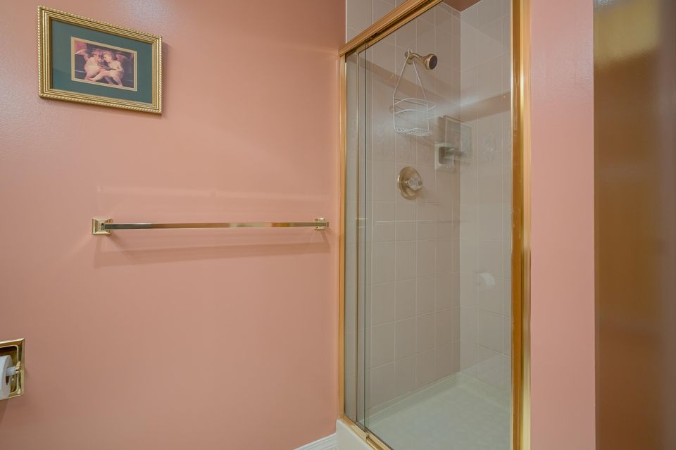 Photo 26 at 102 - 15300 17 Avenue, Sunnyside Park Surrey, South Surrey White Rock
