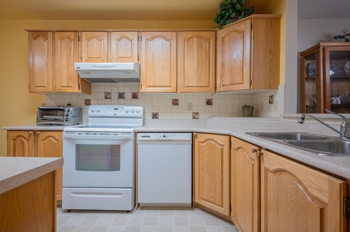 Photo 12 at 102 - 15300 17 Avenue, Sunnyside Park Surrey, South Surrey White Rock