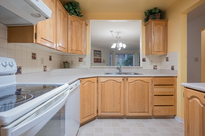 Photo 13 at 102 - 15300 17 Avenue, Sunnyside Park Surrey, South Surrey White Rock