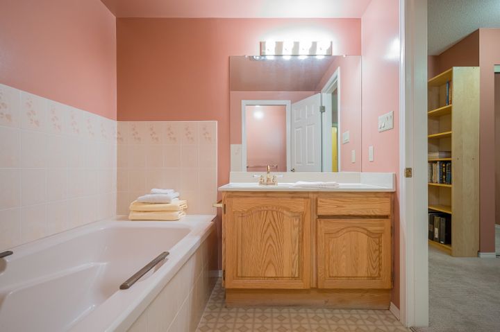Photo 20 at 102 - 15300 17 Avenue, Sunnyside Park Surrey, South Surrey White Rock