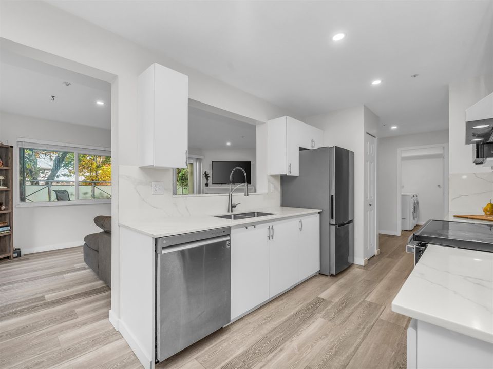 Photo 9 at 101 - 15140 29a Avenue, King George Corridor, South Surrey White Rock