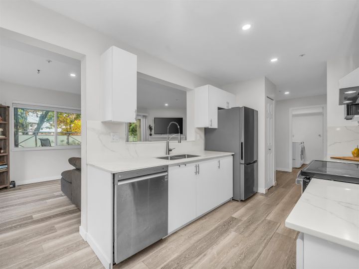 Photo 9 at 101 - 15140 29a Avenue, King George Corridor, South Surrey White Rock