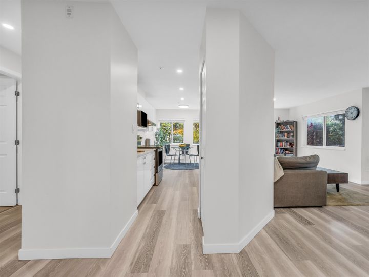 Photo 13 at 101 - 15140 29a Avenue, King George Corridor, South Surrey White Rock