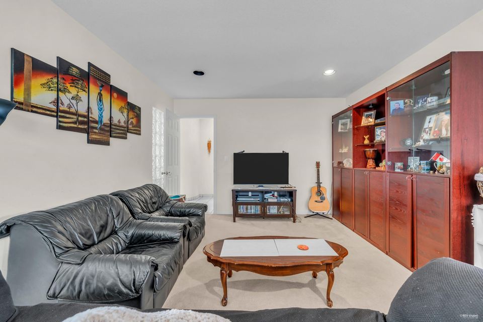 185 W 45th Avenue4