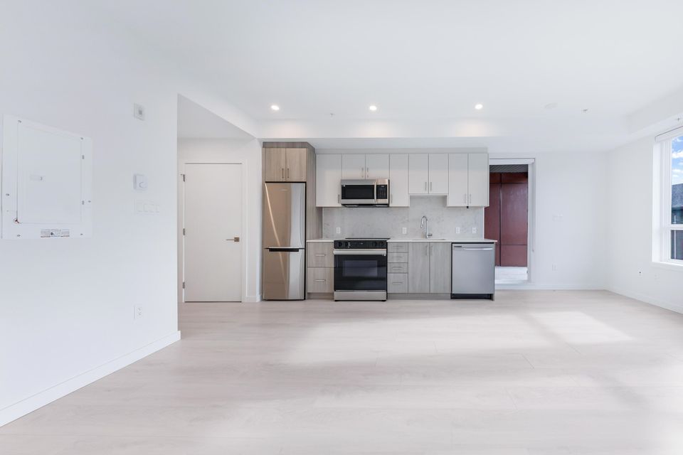 Photo 6 at E306 - 13858 S 108 Avenue, Guildford, North Surrey