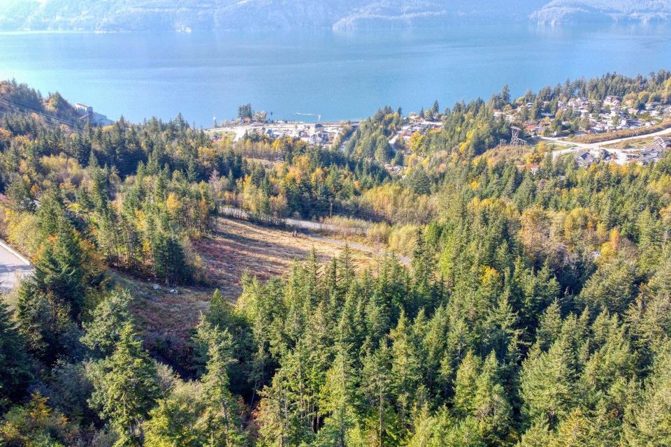 Photo 4 at 1125 Copper Drive, Britannia Beach, Squamish Photo 4 at 1125 Copper Drive, Britannia Beach, Squamish