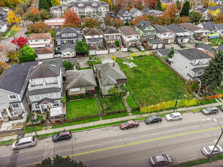 Photo 4 at 4836 Earles Street, Collingwood VE, Vancouver East