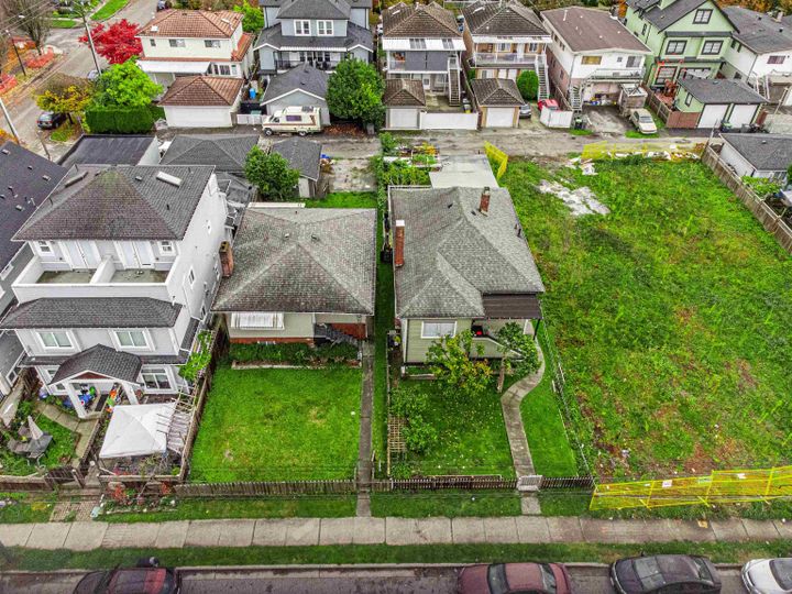 Photo 5 at 4836 Earles Street, Collingwood VE, Vancouver East