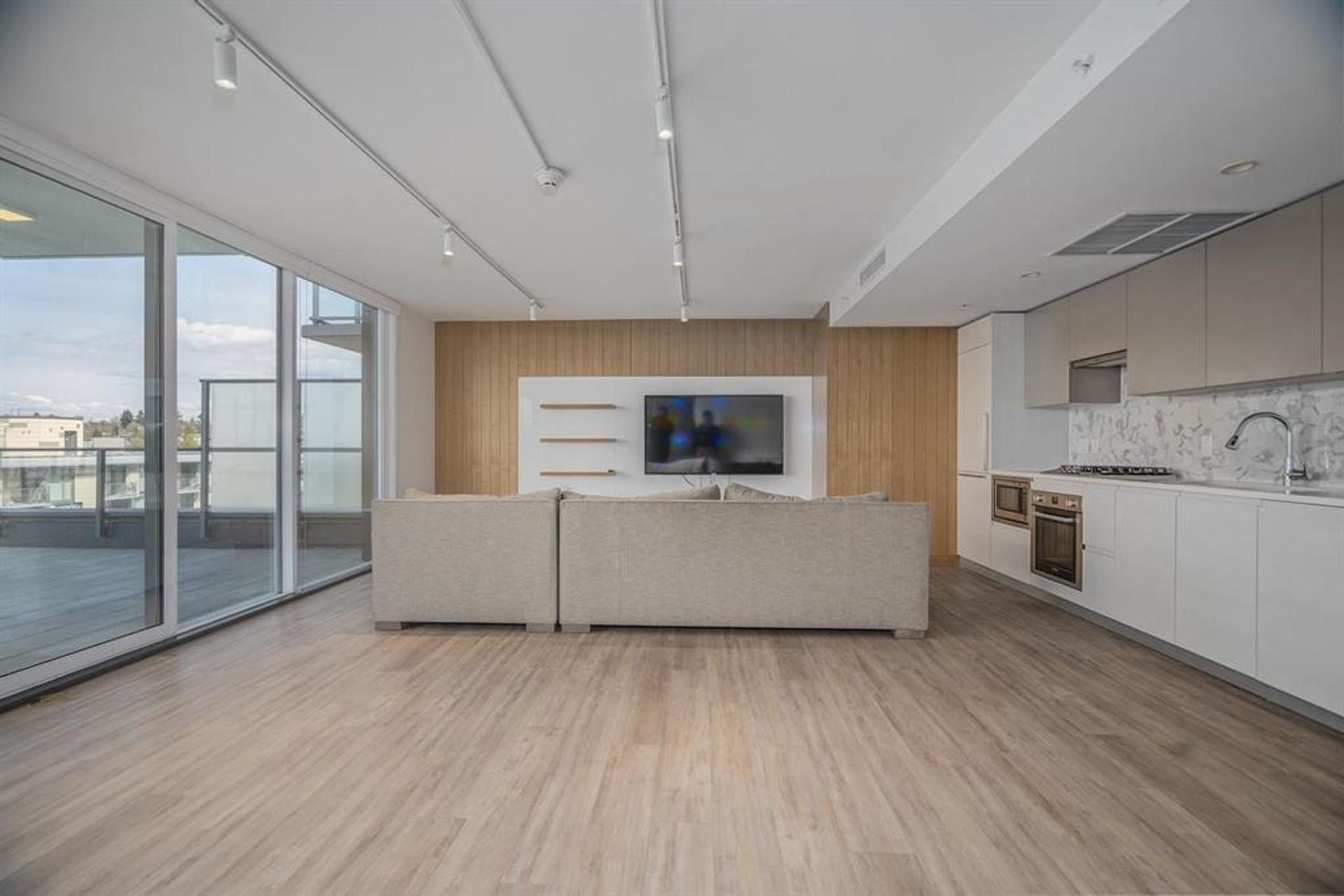 8138-fraser-street-south-vancouver-vancouver-east-03.jpg