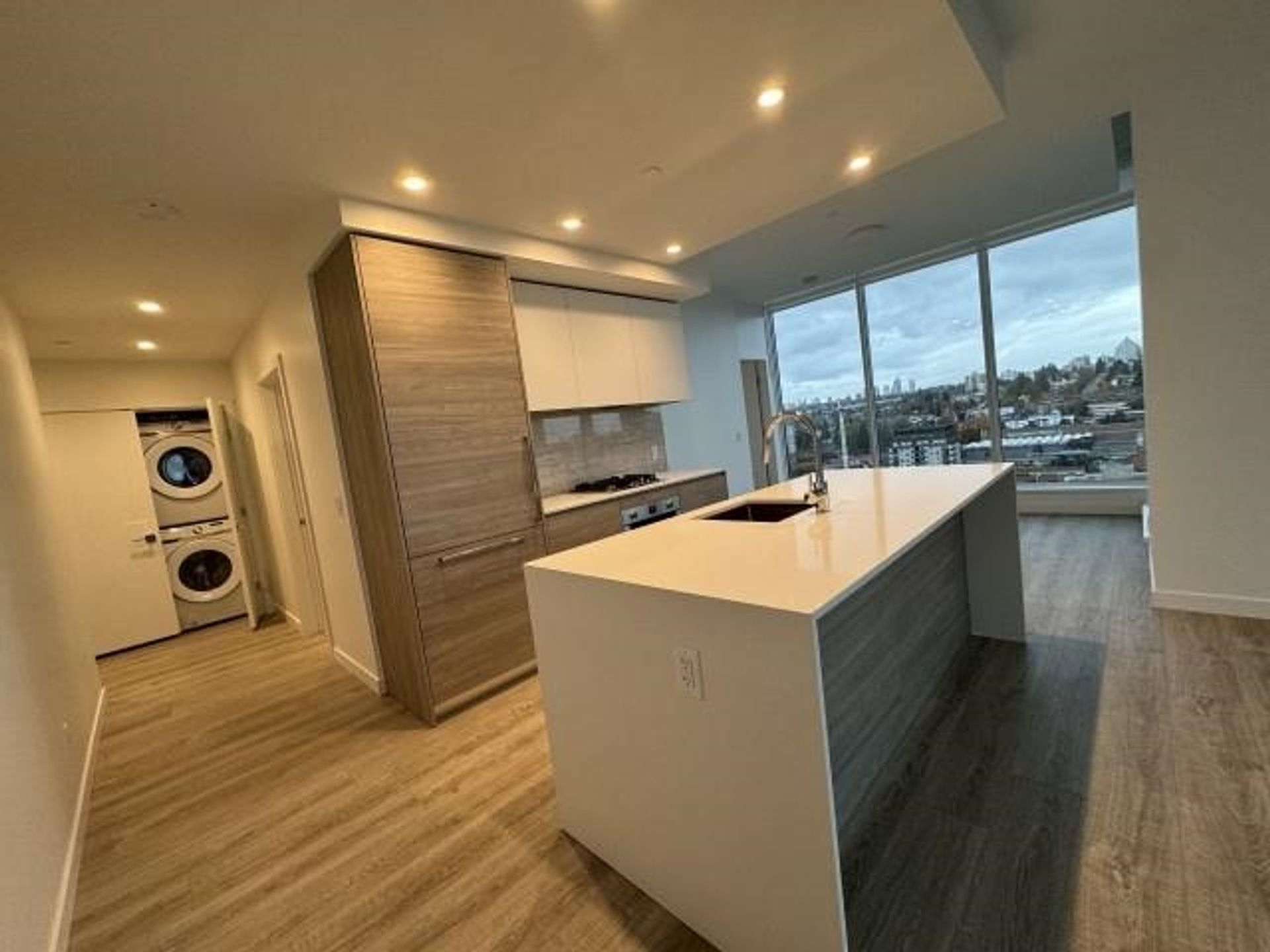 680-quayside-drive-quay-new-westminster-05.jpg