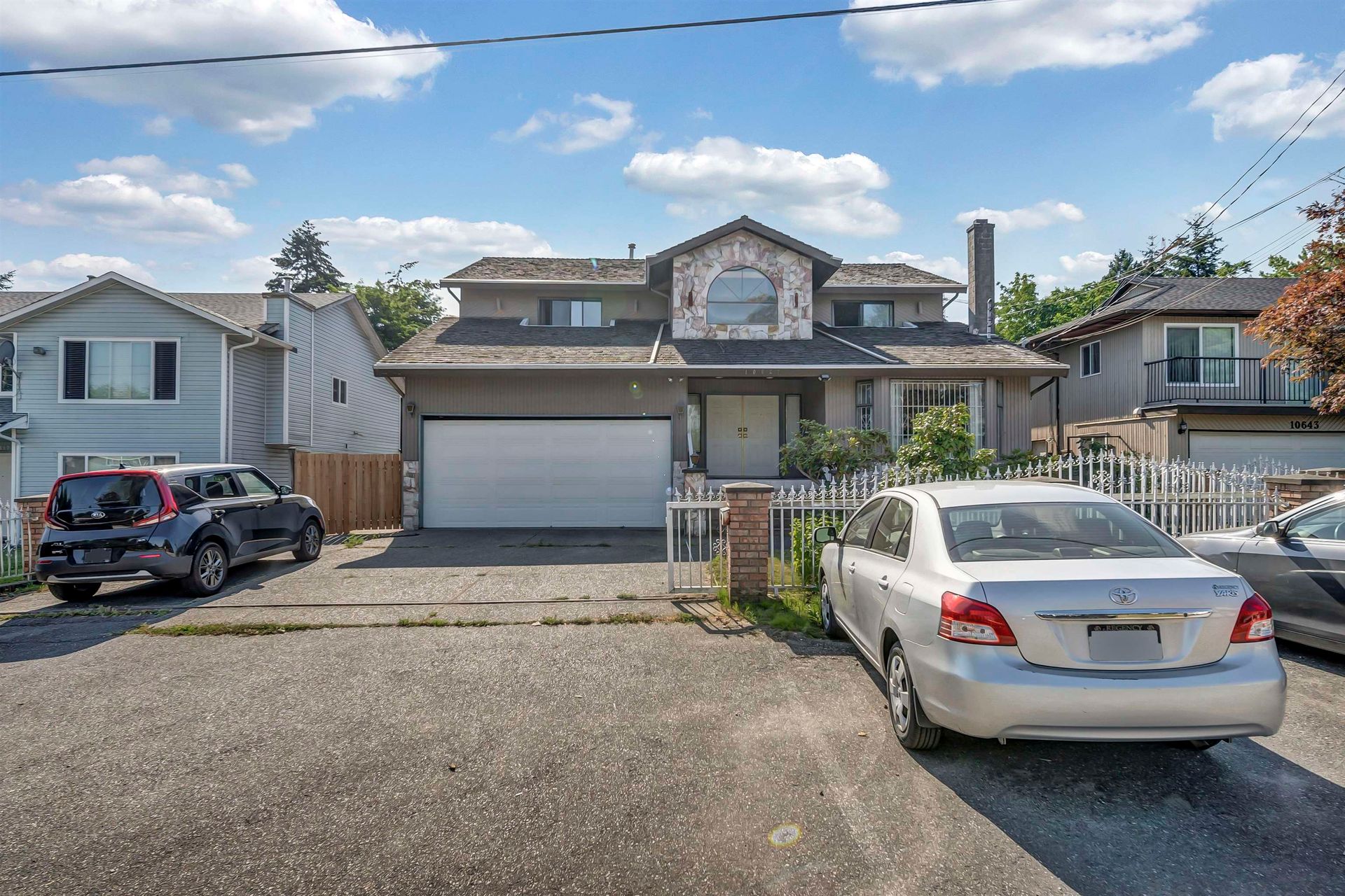 Photo 3 at 10627 138a Street, Whalley, North Surrey Photo 3 at 10627 138a Street, Whalley, North Surrey