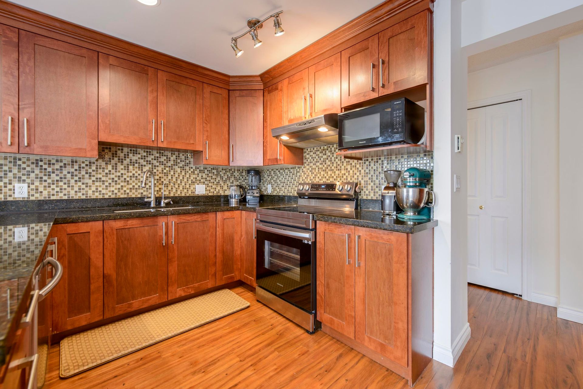 2103 - 555 Austin Avenue4