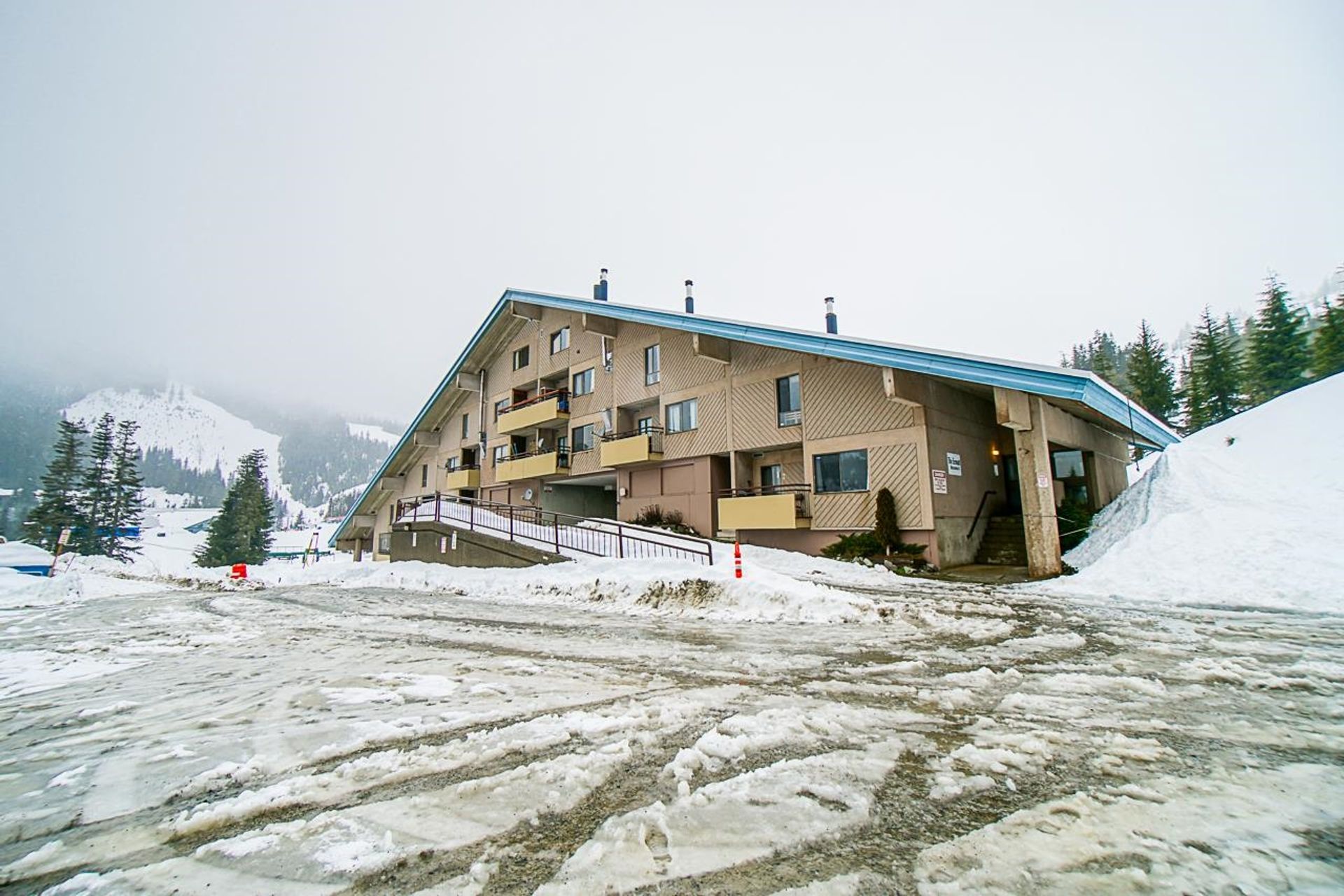 404A - 21000 Enzian Way, Hemlock, Mission