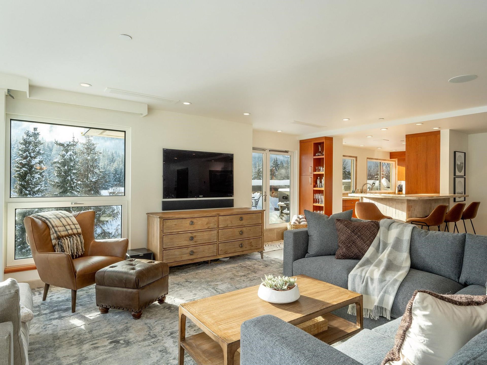 4557-blackcomb-way-benchlands-whistler-04.jpg