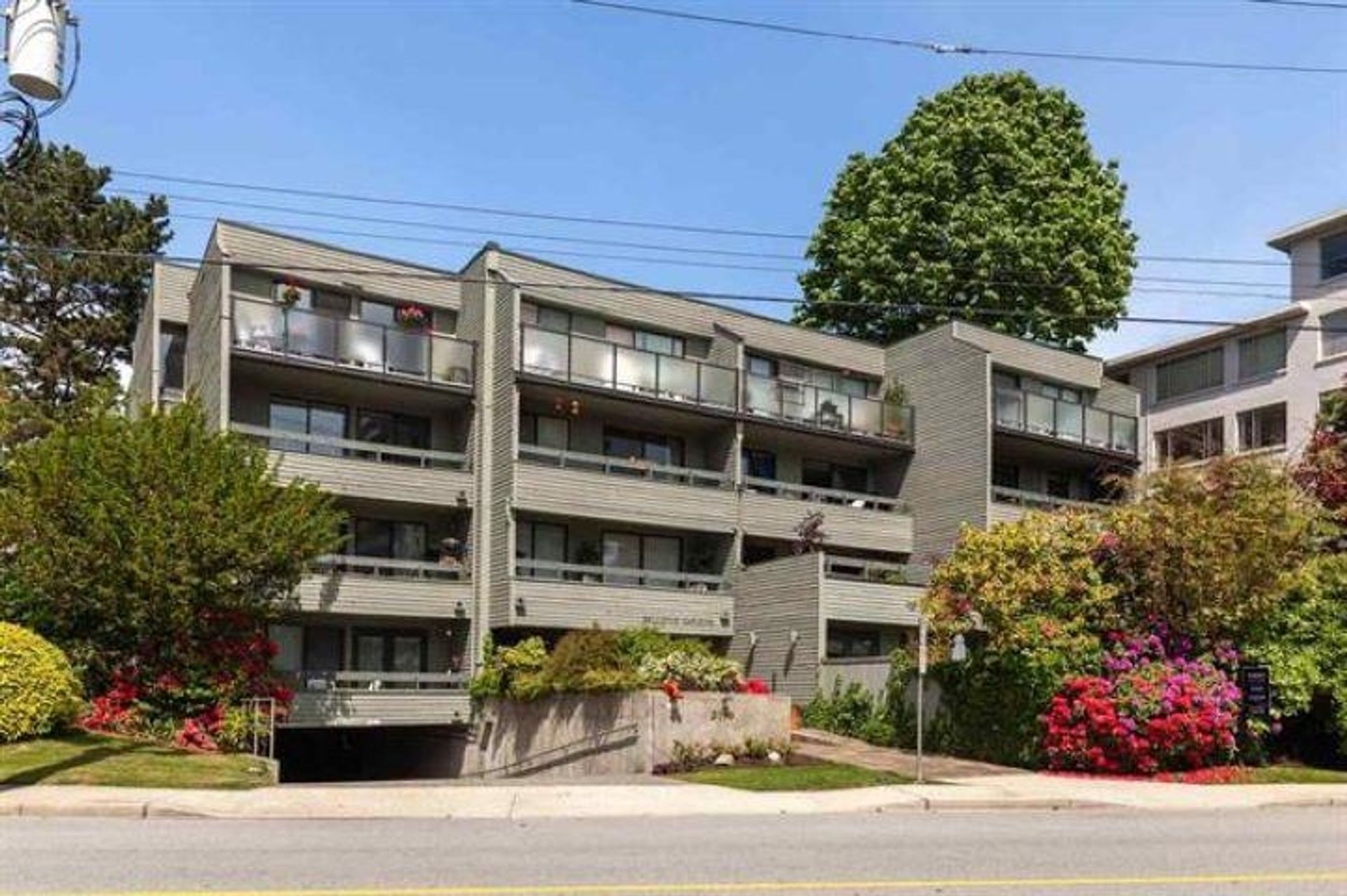407 - 2119 Bellevue Avenue, Dundarave, West Vancouver photo number 2 407 - 2119 Bellevue Avenue, Dundarave, West Vancouver photo number 2