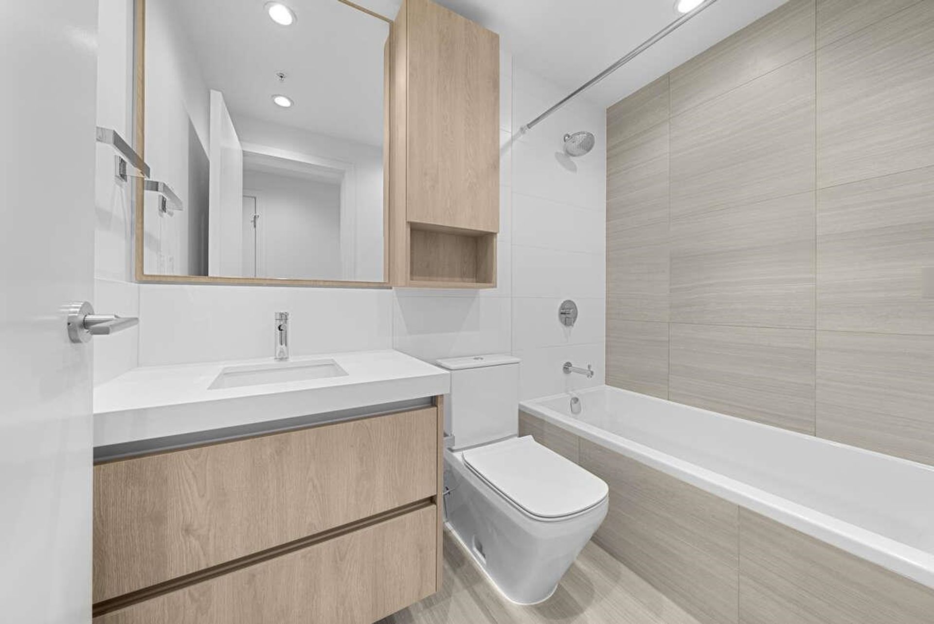 Photo 14 at 401 - 6080 Mckay Avenue, Metrotown, Burnaby South Photo 14 at 401 - 6080 Mckay Avenue, Metrotown, Burnaby South