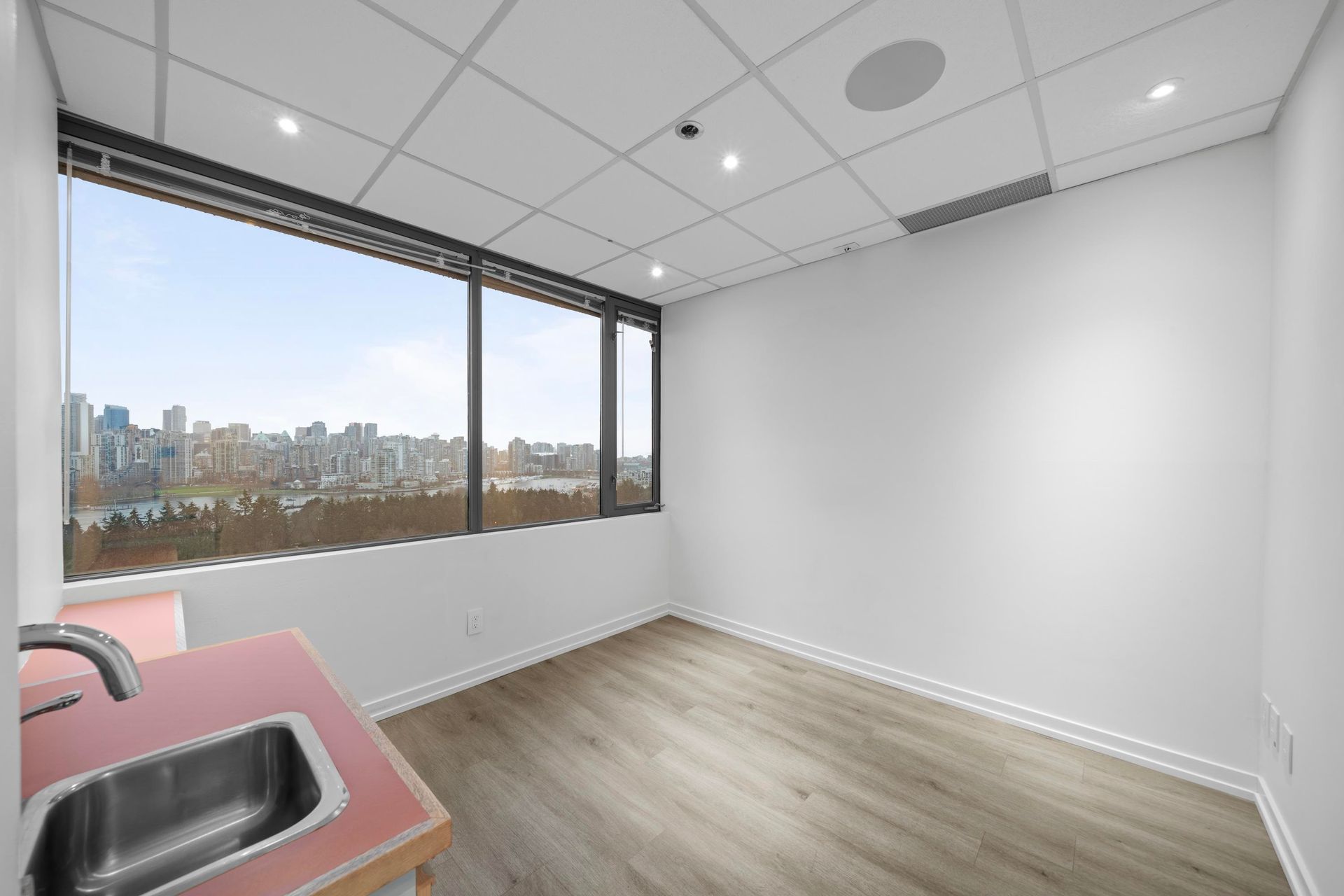 Photo 3 at 730 - 943 W Broadway, Fairview VW, Vancouver West Photo 3 at 730 - 943 W Broadway, Fairview VW, Vancouver West