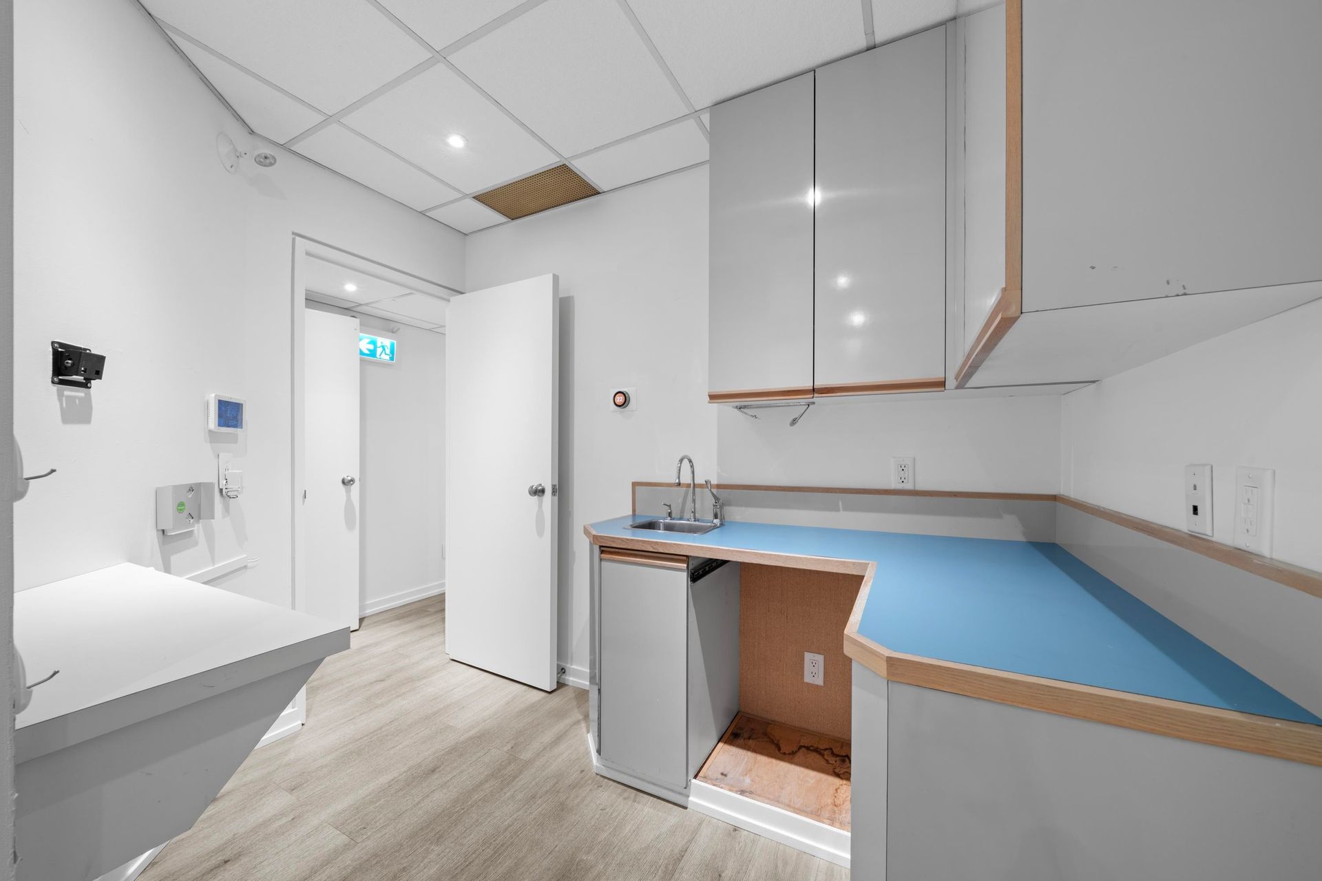 Photo 8 at 730 - 943 W Broadway, Fairview VW, Vancouver West Photo 8 at 730 - 943 W Broadway, Fairview VW, Vancouver West