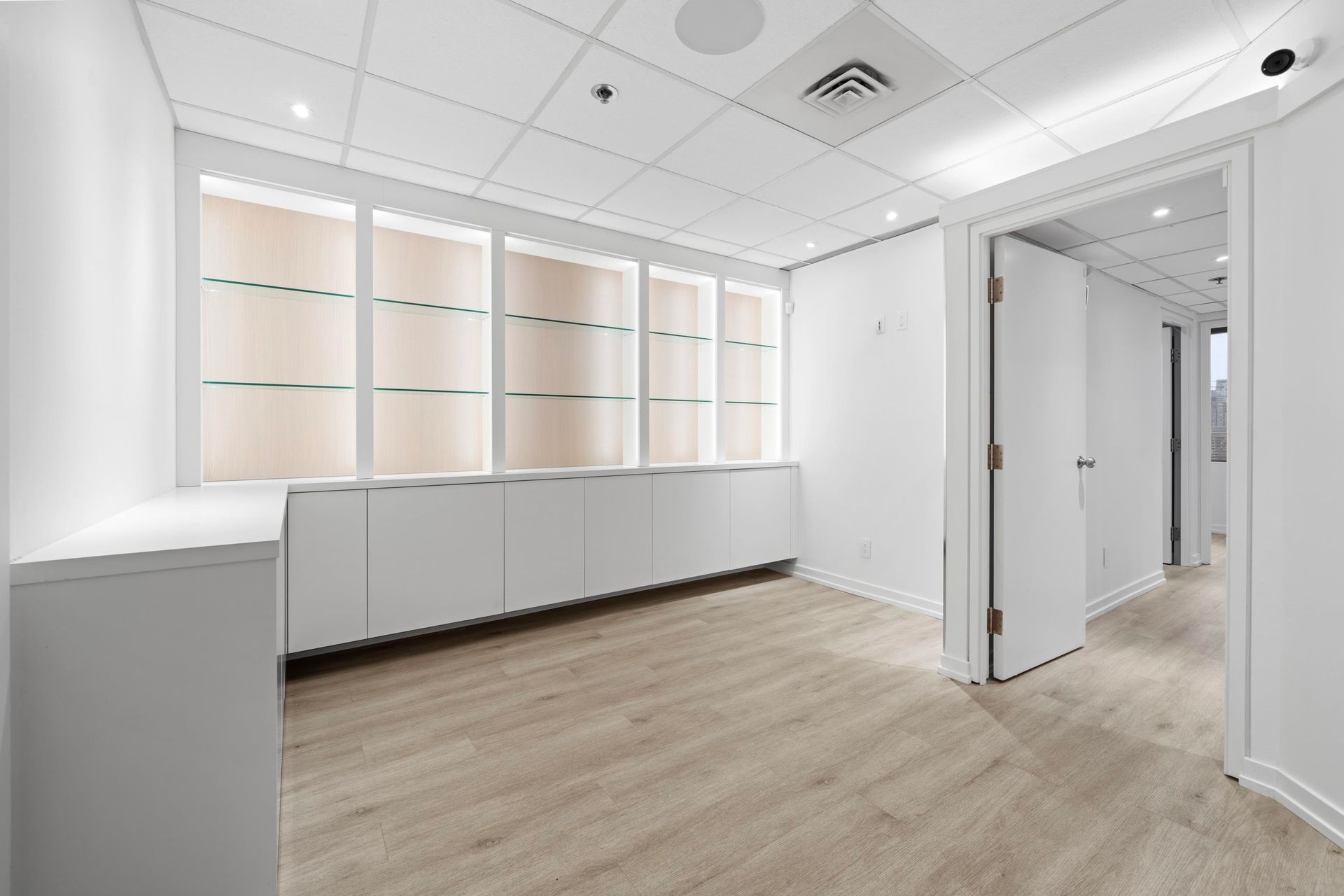 Photo 14 at 730 - 943 W Broadway, Fairview VW, Vancouver West Photo 14 at 730 - 943 W Broadway, Fairview VW, Vancouver West