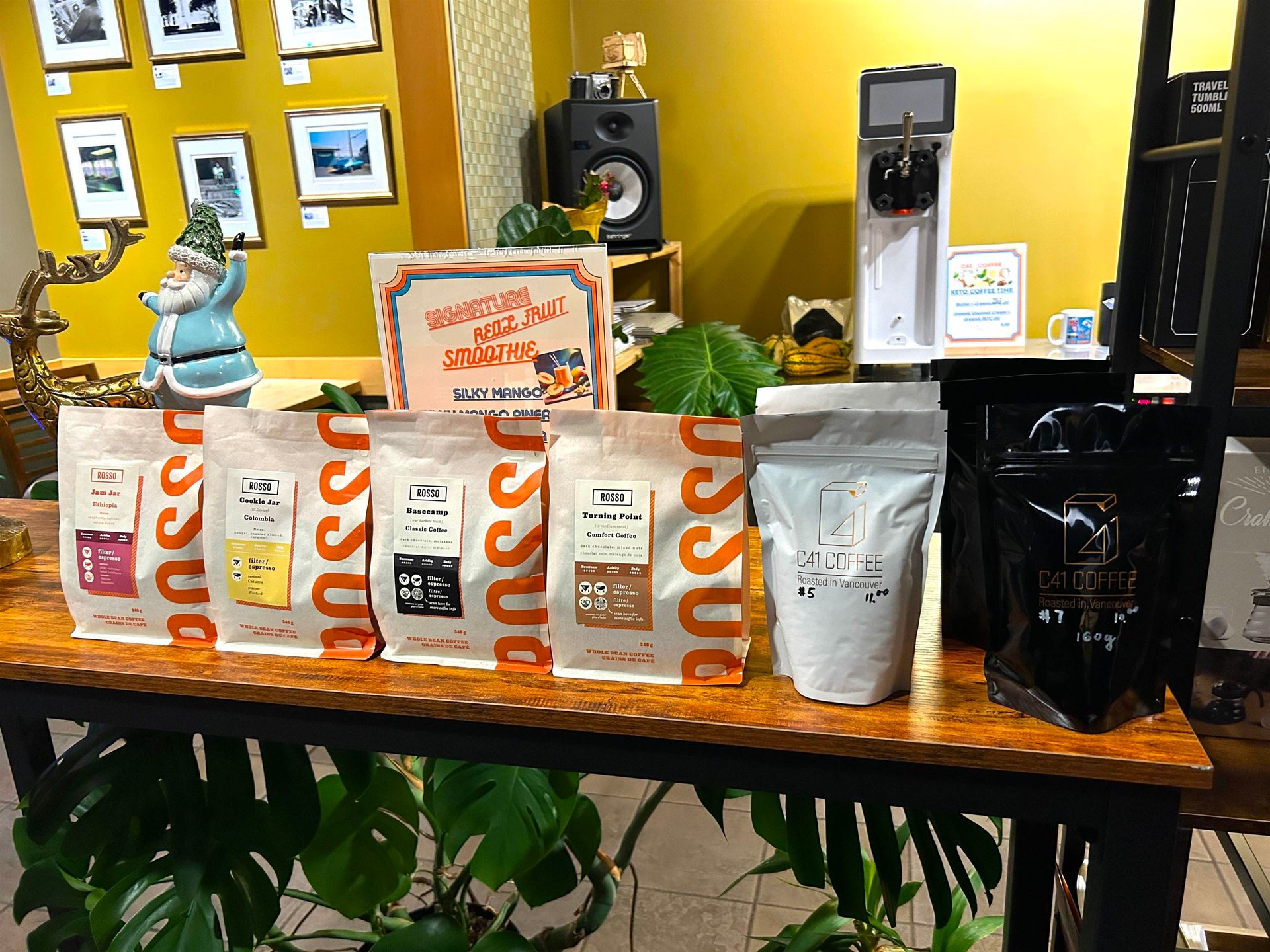 Photo 2 at 2948 W 4th Avenue, Kitsilano, Vancouver West Photo 2 at 2948 W 4th Avenue, Kitsilano, Vancouver West