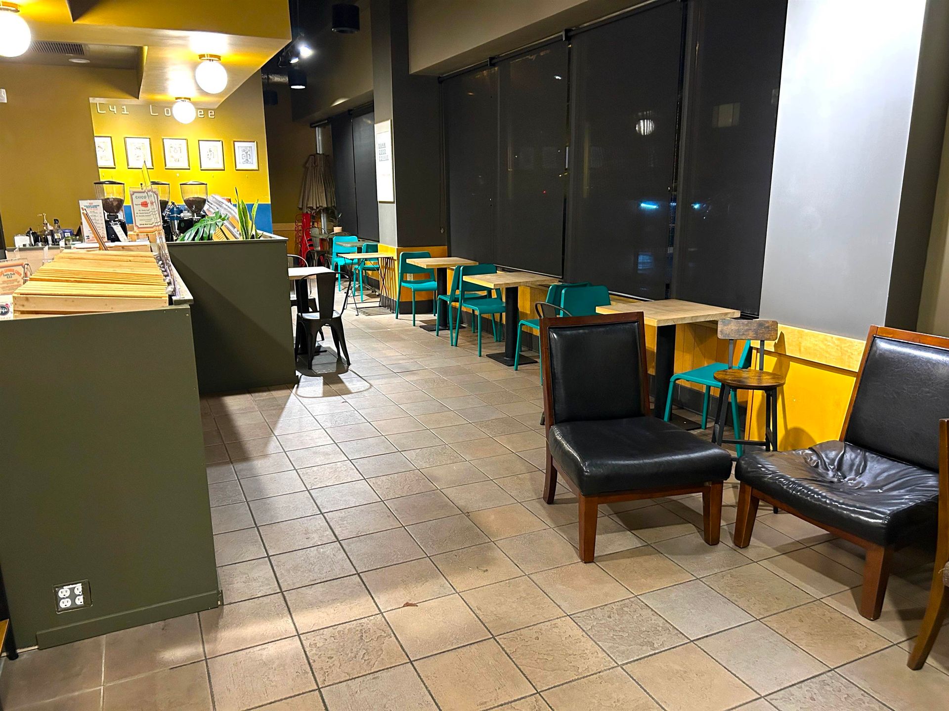 Photo 3 at 2948 W 4th Avenue, Kitsilano, Vancouver West Photo 3 at 2948 W 4th Avenue, Kitsilano, Vancouver West