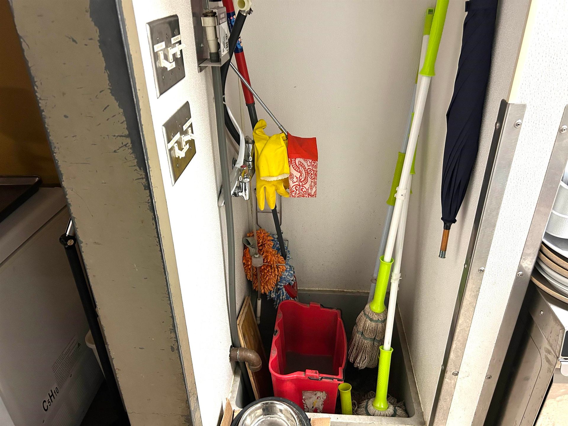 Photo 6 at 2948 W 4th Avenue, Kitsilano, Vancouver West Photo 6 at 2948 W 4th Avenue, Kitsilano, Vancouver West