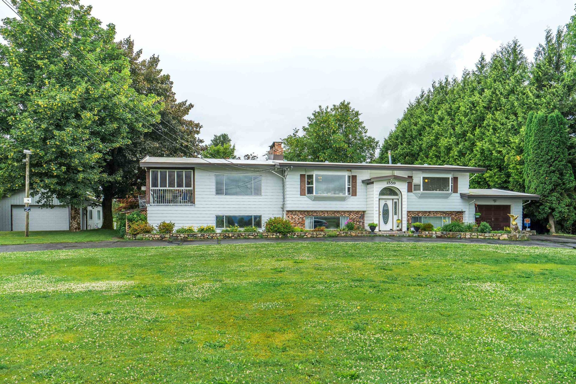Photo 2 at 1559 Whatcom Road, Abbotsford East, Abbotsford Photo 2 at 1559 Whatcom Road, Abbotsford East, Abbotsford