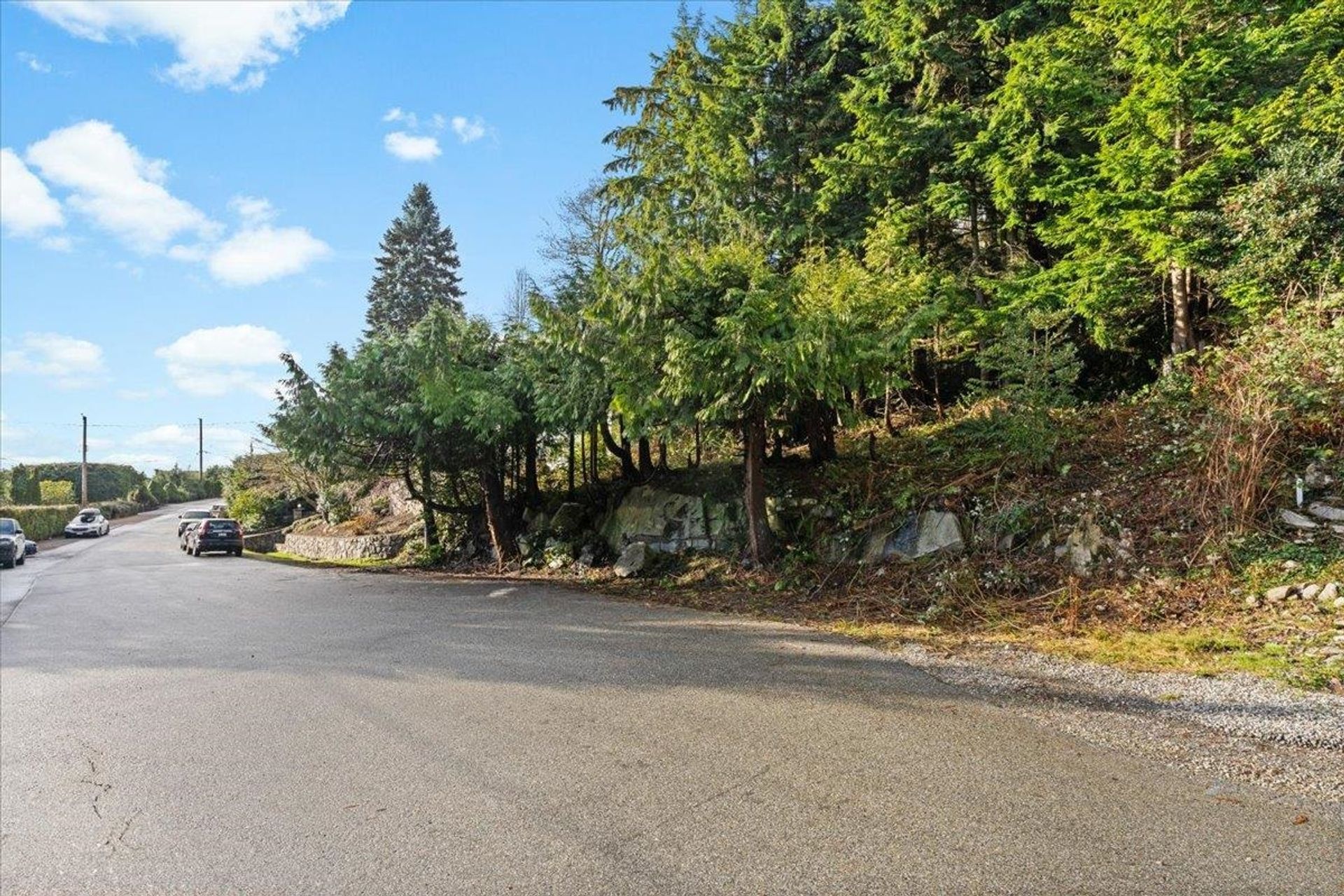 478-craigmohr-drive-glenmore-west-vancouver-02.jpg