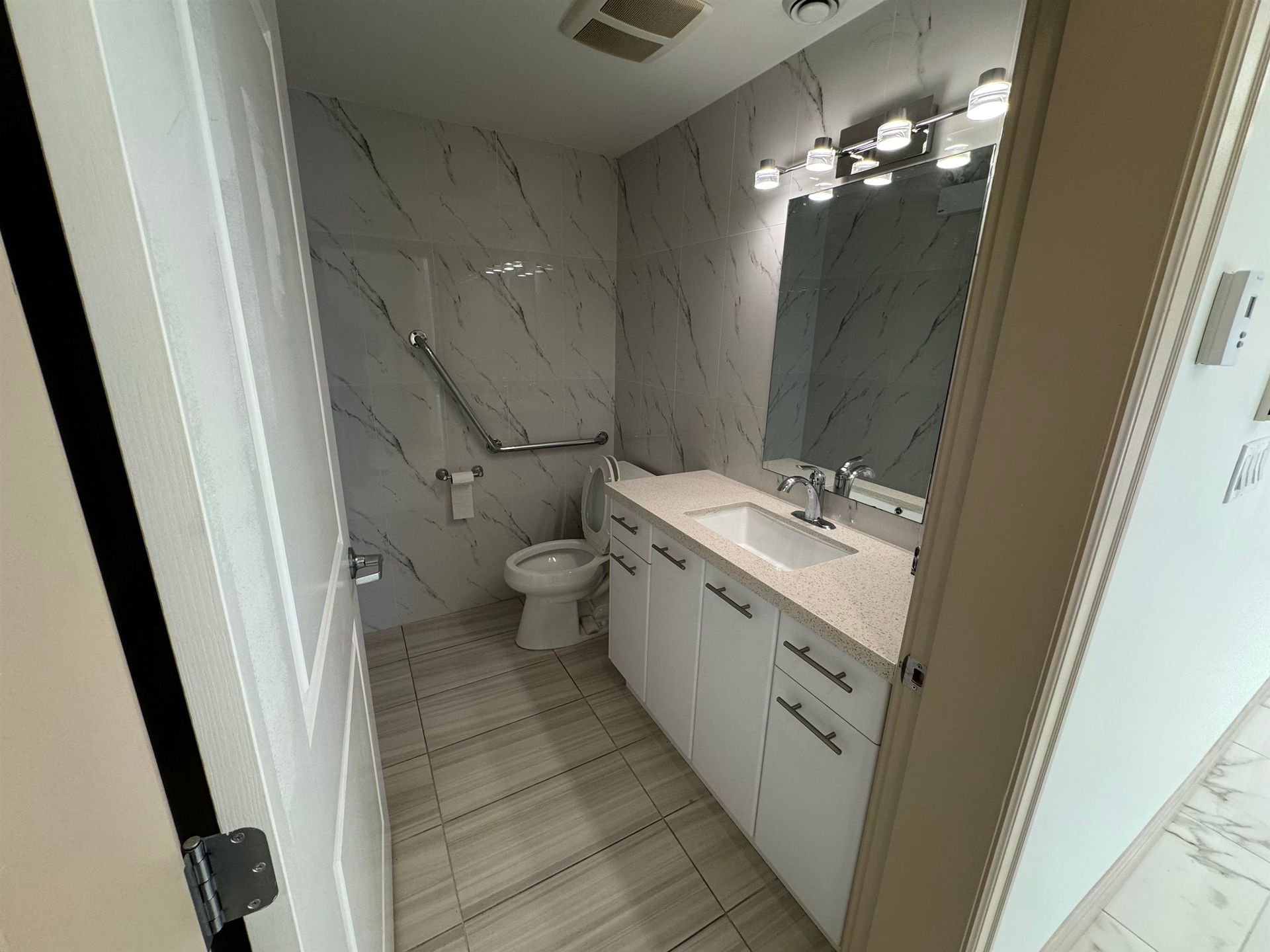 Photo 6 at 1925 Kingsway, Victoria VE, Vancouver East Photo 6 at 1925 Kingsway, Victoria VE, Vancouver East