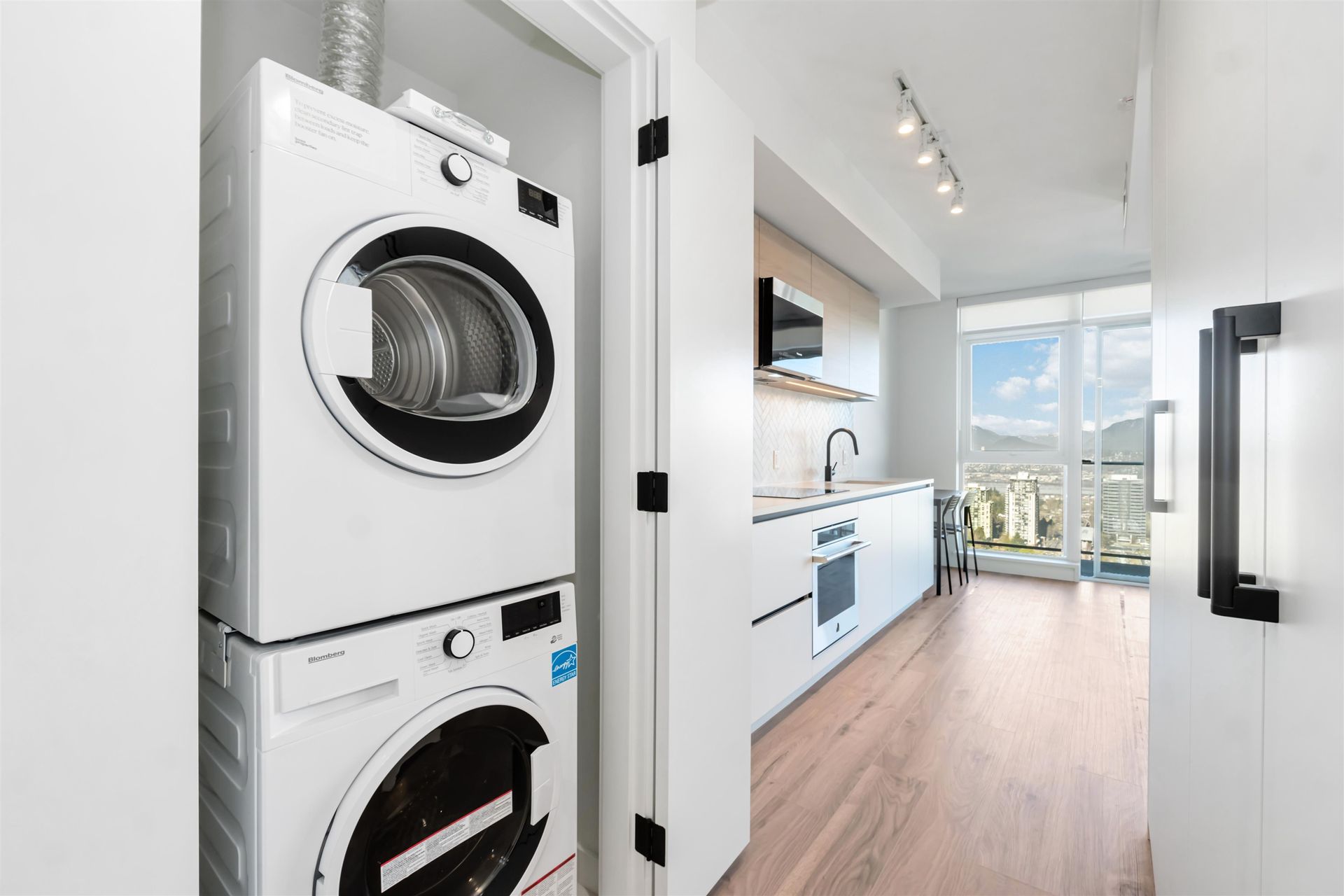 3303 - 10448 University Drive, Whalley, North Surrey 