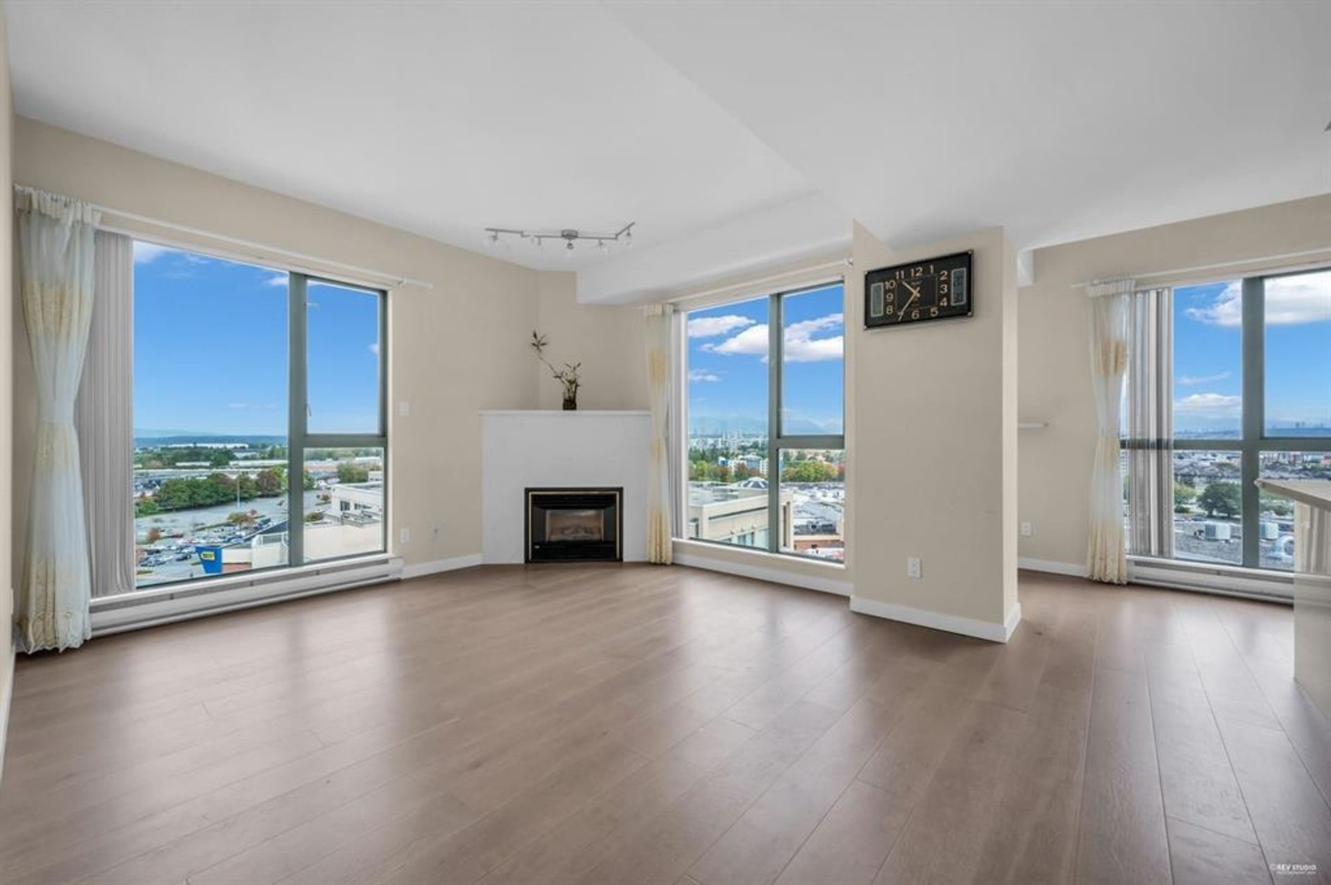 1507 - 8248 Lansdowne Road3