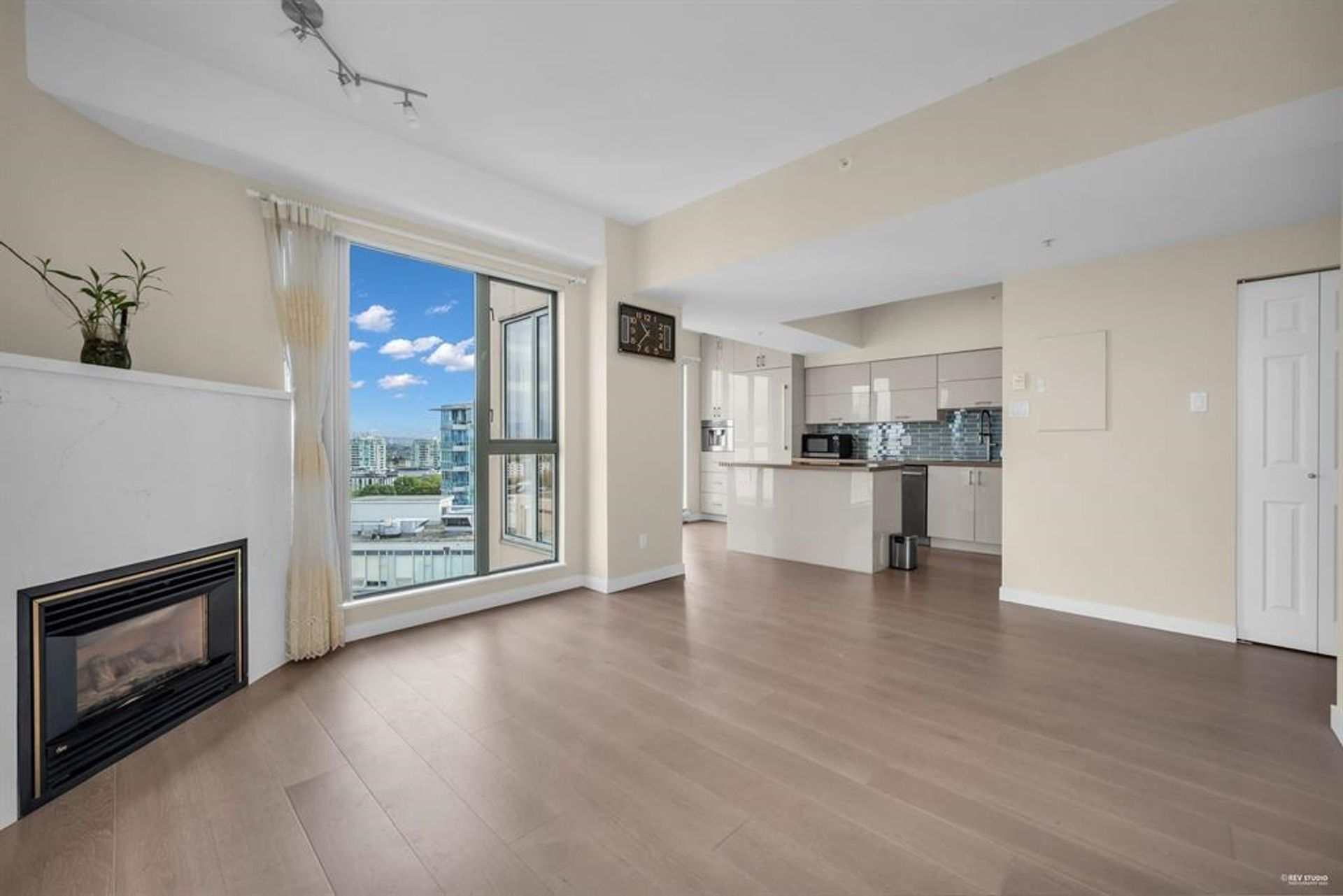 1507 - 8248 Lansdowne Road4